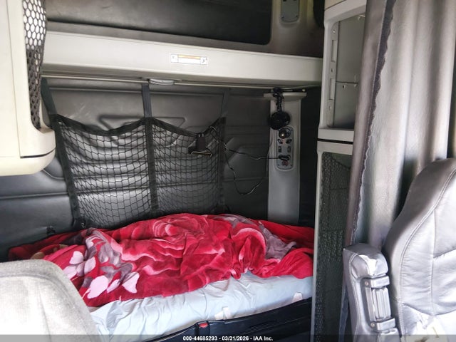 Freightliner Conventional St120