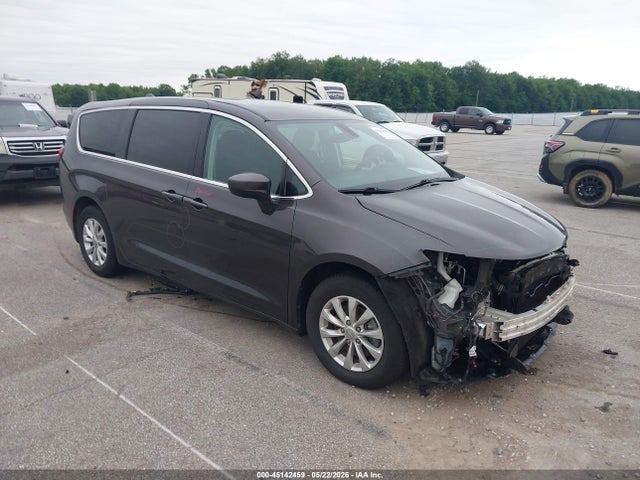 Chrysler Pacifica Touring