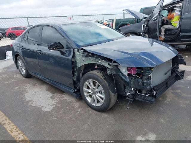 Salvage Toyota Camry Image