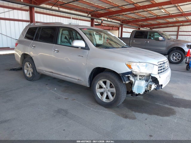 Salvage Toyota Highlander Image