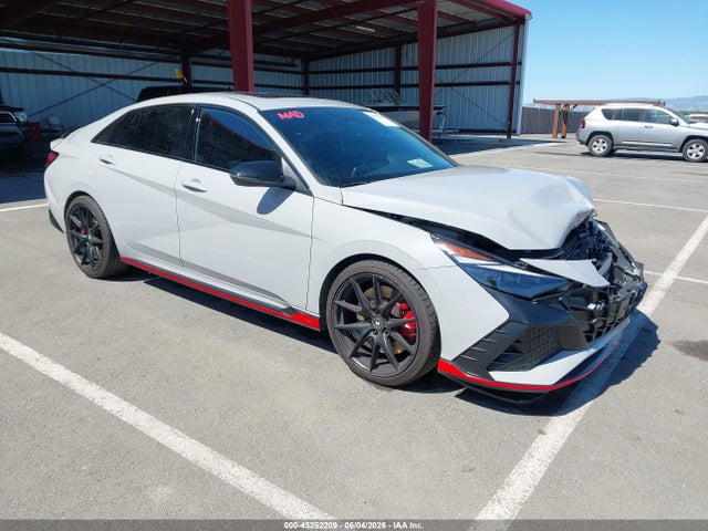 Salvage Hyundai ELANTRA Image