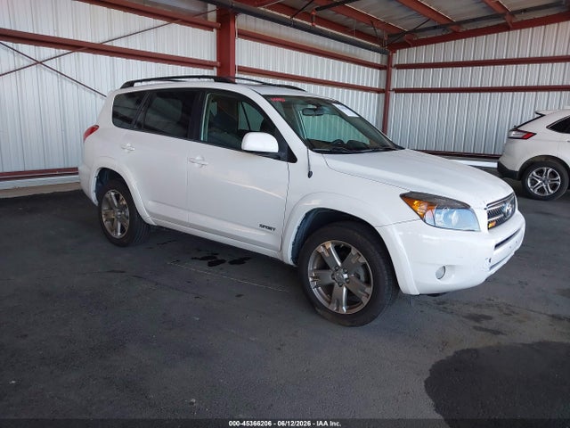 Salvage Toyota RAV4 Image