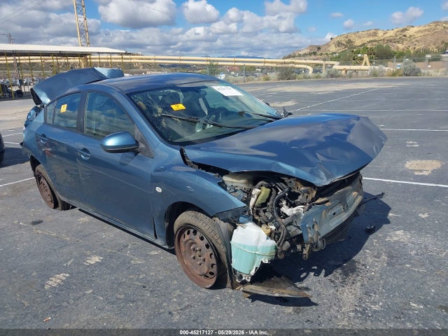 Salvage Mazda Mazda3 Image