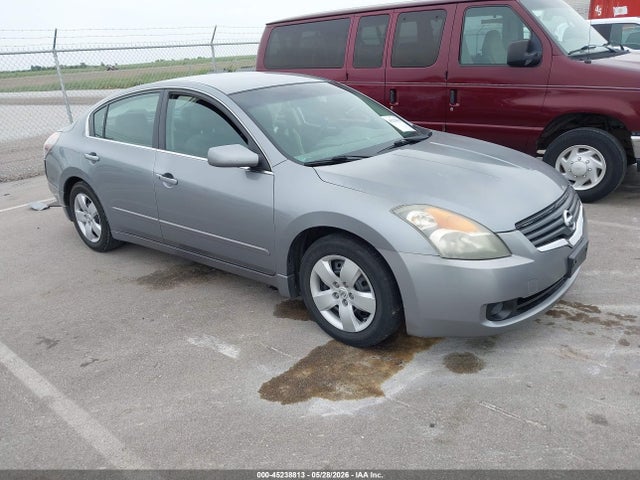 Salvage Nissan Altima Image