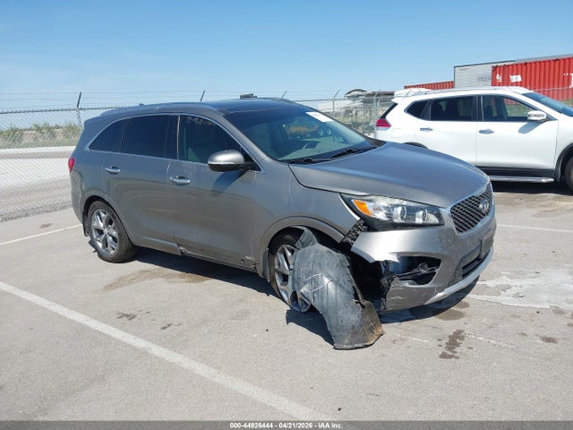 Salvage Kia Sorento Image
