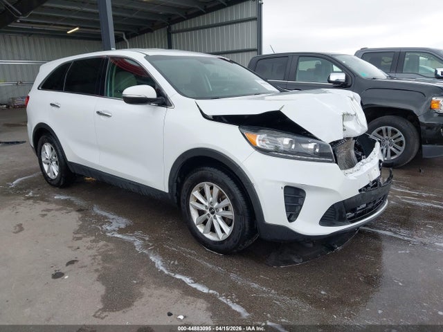 Salvage Kia Sorento Image