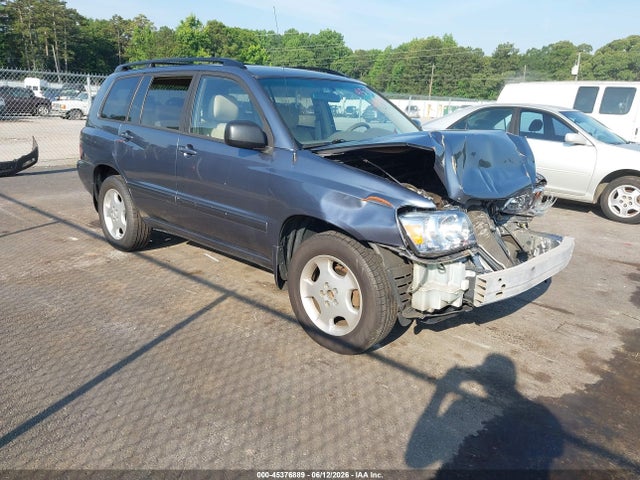 Salvage Toyota Highlander Image