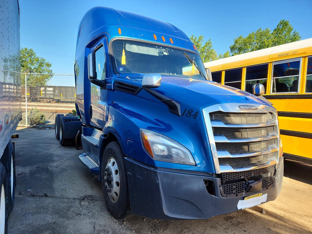 Salvage Freightliner Cascadia 126 Image