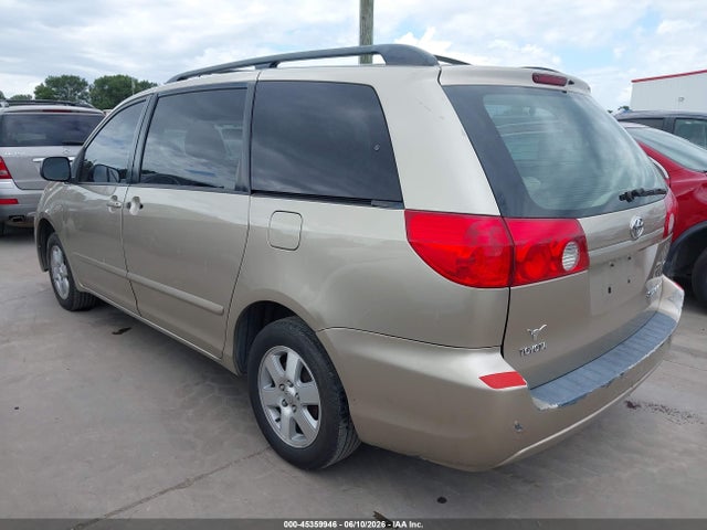 Toyota Sienna Le