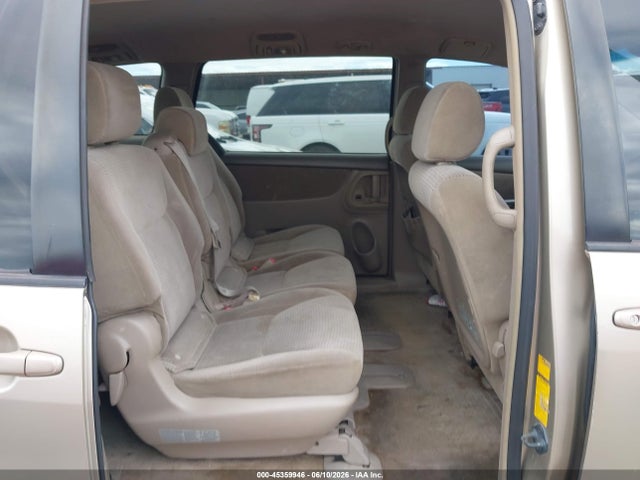 Toyota Sienna Le