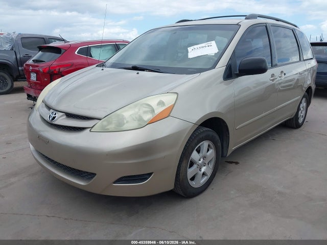 Toyota Sienna Le