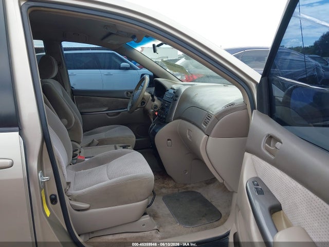 Toyota Sienna Le