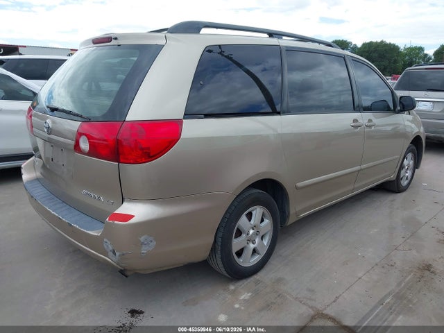 Toyota Sienna Le