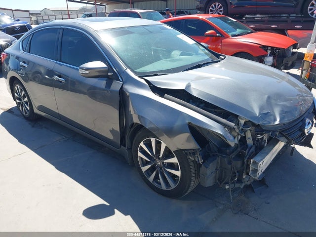 Salvage Nissan Altima Image