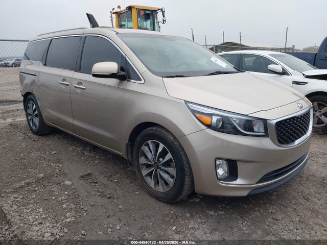 Salvage Kia Sedona Image