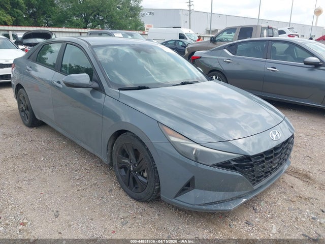 Salvage Hyundai ELANTRA Image