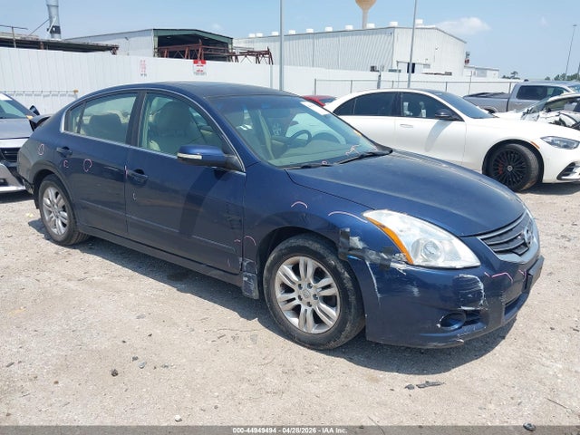 Salvage Nissan Altima Image