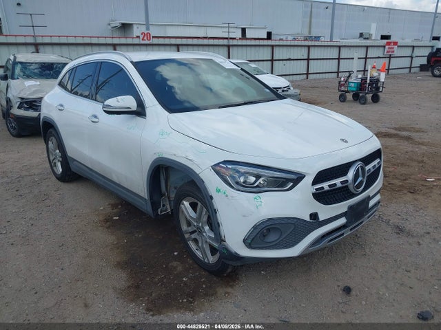 Salvage Mercedes-Benz GLA Image