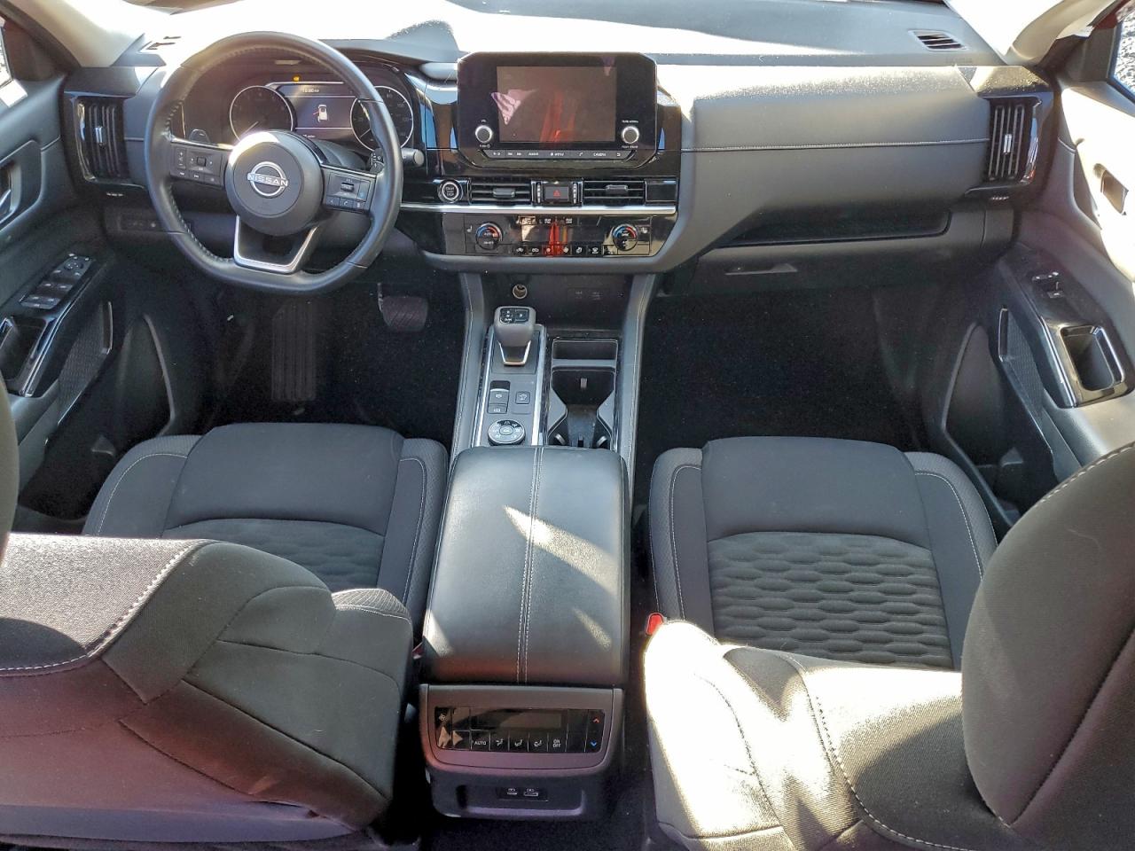 Nissan Pathfinder Sv