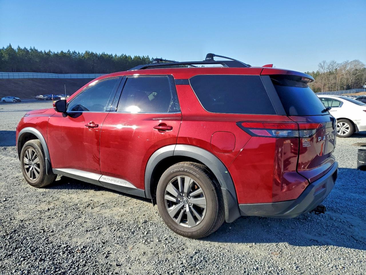 Nissan Pathfinder Sv
