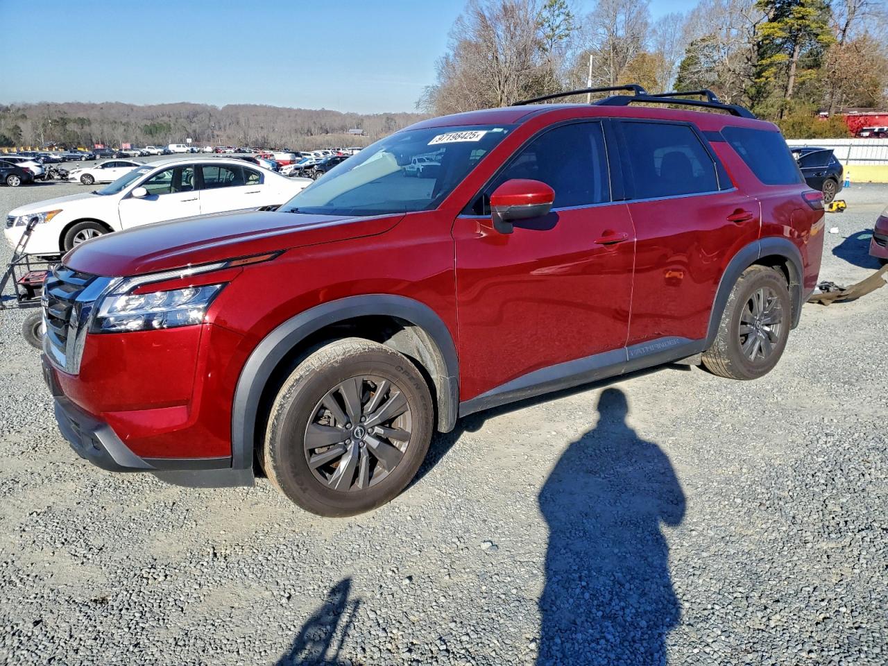 Salvage Nissan Pathfinder Image