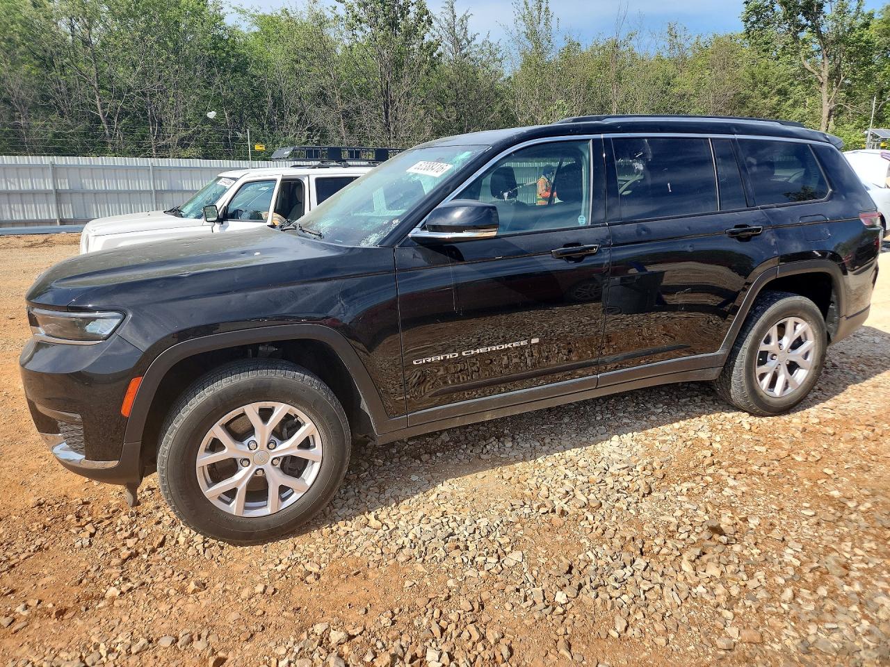 Salvage Jeep Cherokee Image