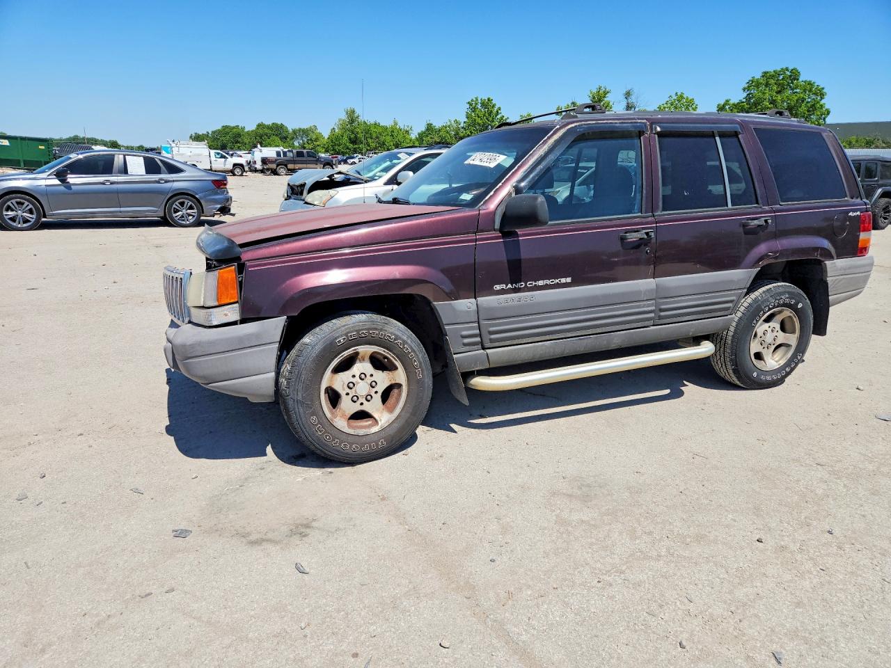 Salvage Jeep Cherokee Image