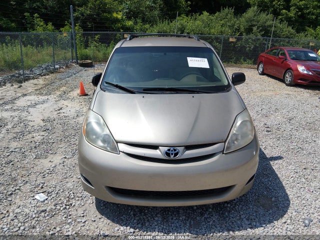Toyota Sienna Le