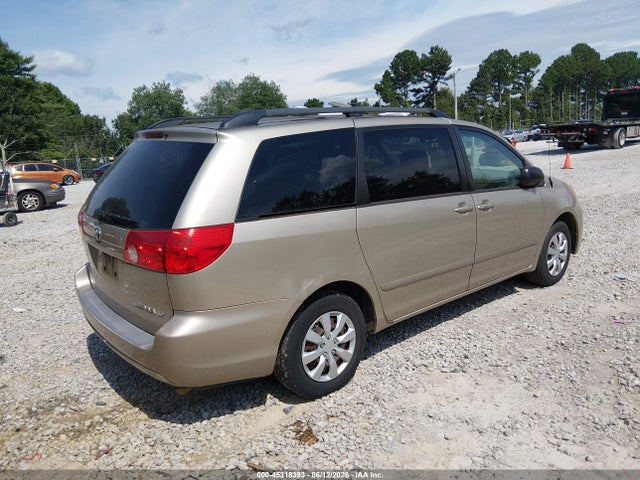 Toyota Sienna Le