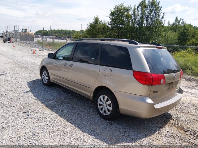 Toyota Sienna Le