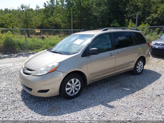 Toyota Sienna Le