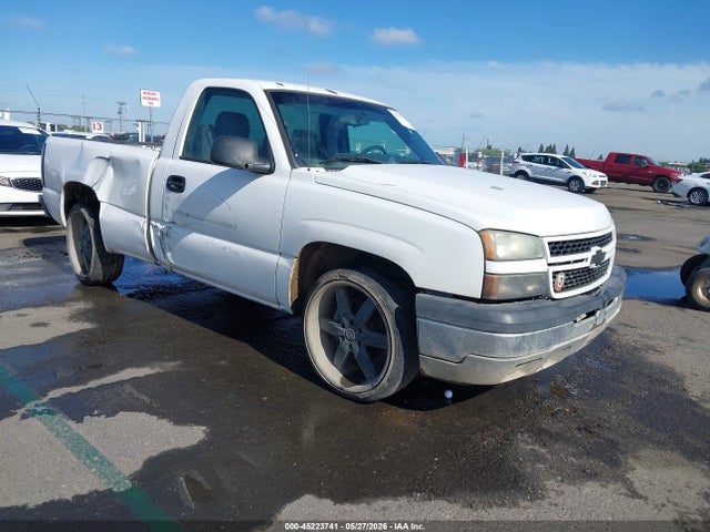 Salvage Chevrolet Silverado 1500 Image