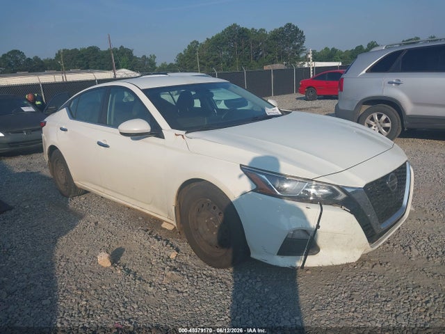 Salvage Nissan Altima Image