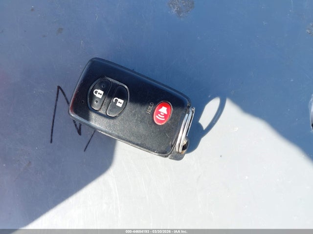 Toyota Prius v Two