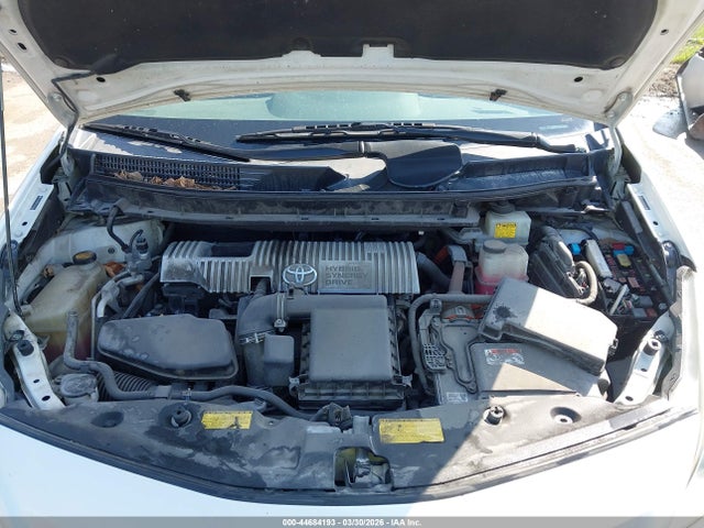 Toyota Prius v Two