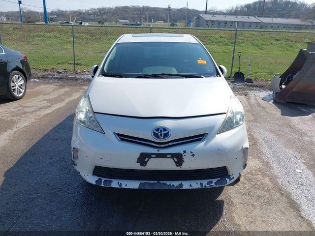 Toyota Prius v Two