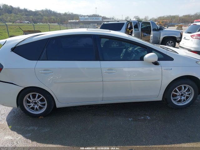 Toyota Prius v Two