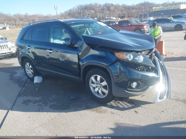 Salvage Kia Sorento Image