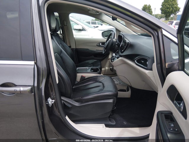 Chrysler Pacifica Touring L