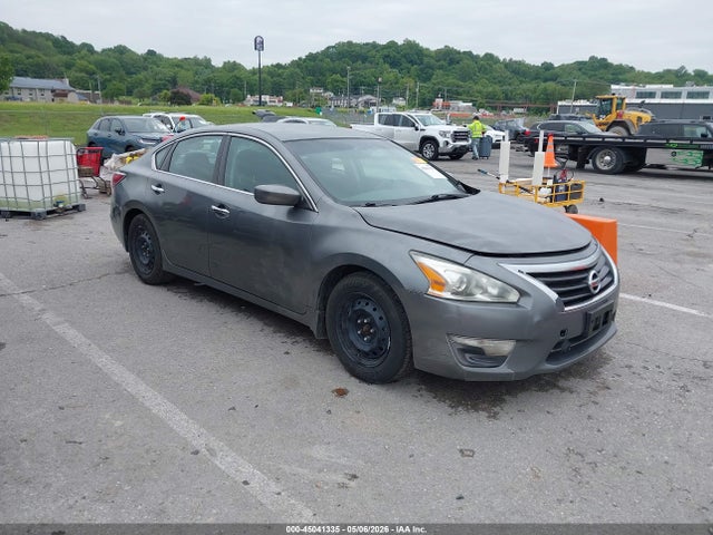 Salvage Nissan Altima Image