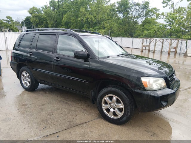 Salvage Toyota Highlander Image
