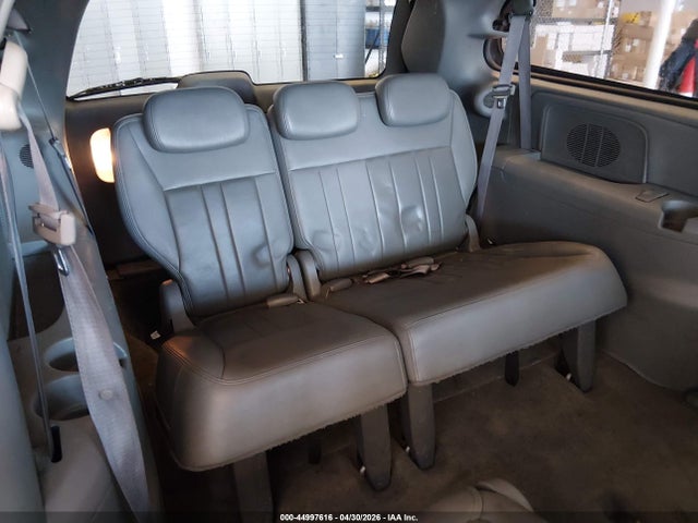 Chrysler Town & Country Touring