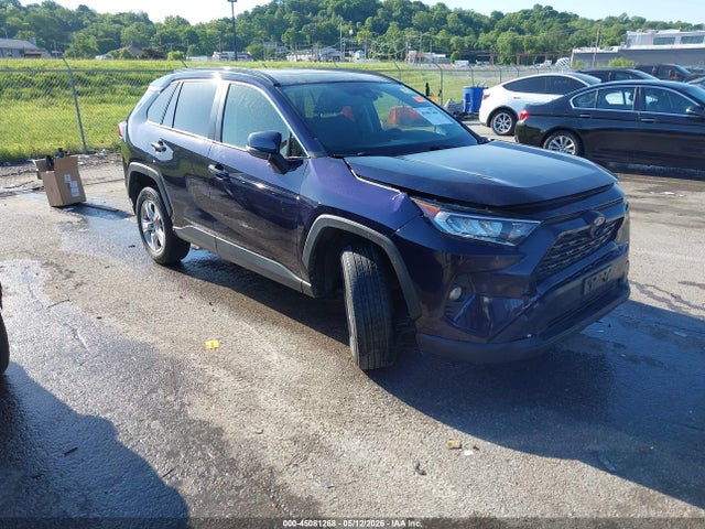 Salvage Toyota RAV4 Image