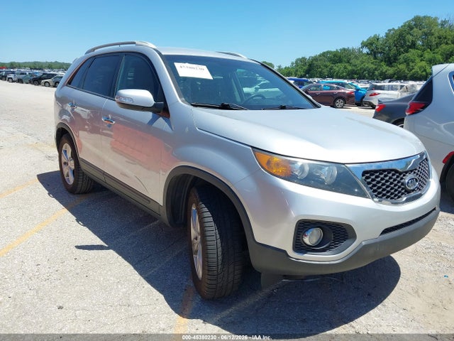 Salvage Kia Sorento Image