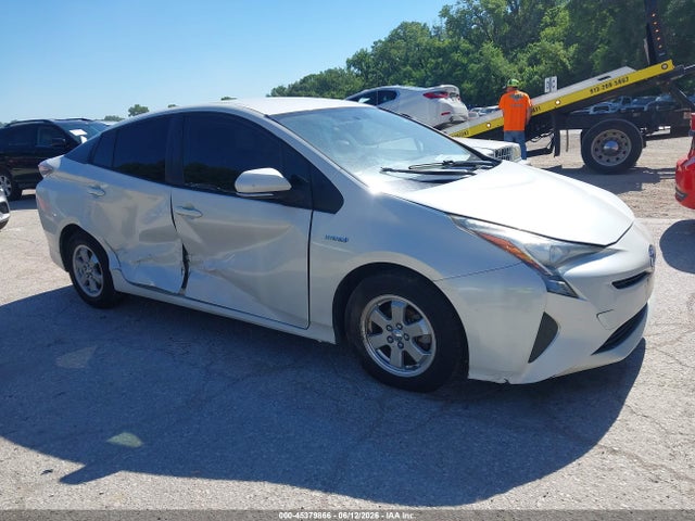 Salvage Toyota Prius Image