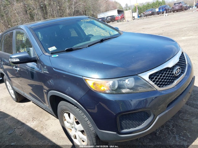 Salvage Kia Sorento Image