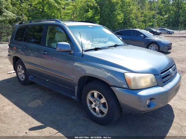Salvage Toyota Highlander Image