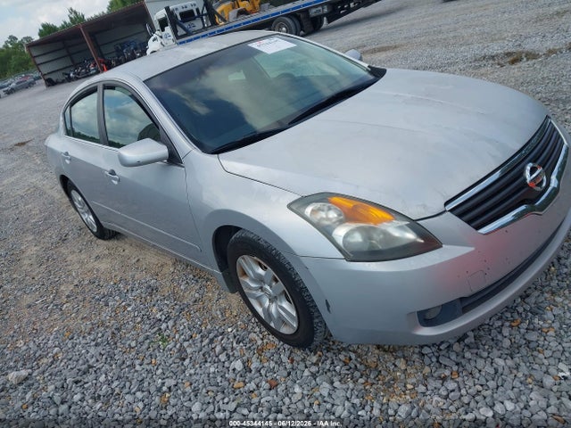 Salvage Nissan Altima Image