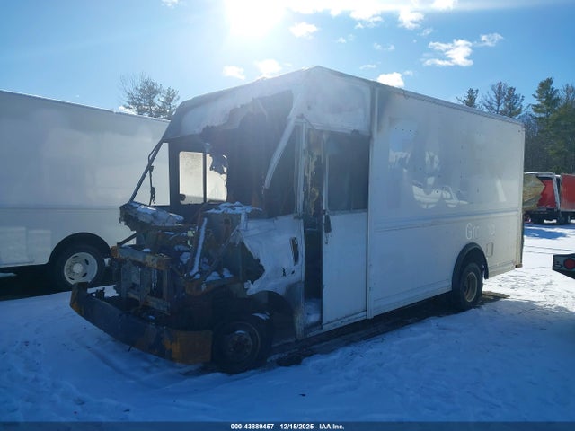 Salvage Ford E-450 Image