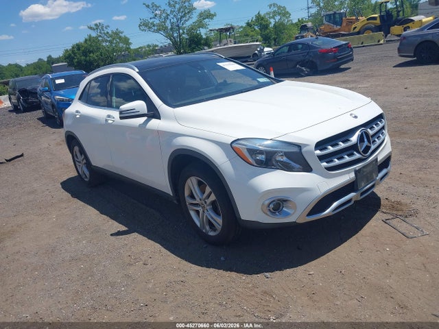 Salvage Mercedes-Benz GLA Image